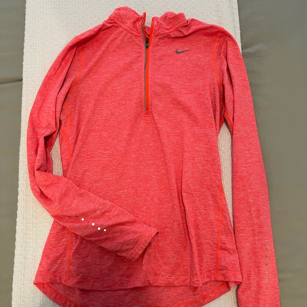 Women’s Nike dry fit long sleeve quarterzip